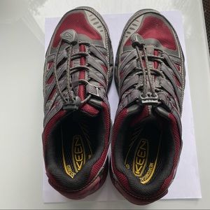 Keen Waterproof & Metatomical Footbed Hiking Shoes